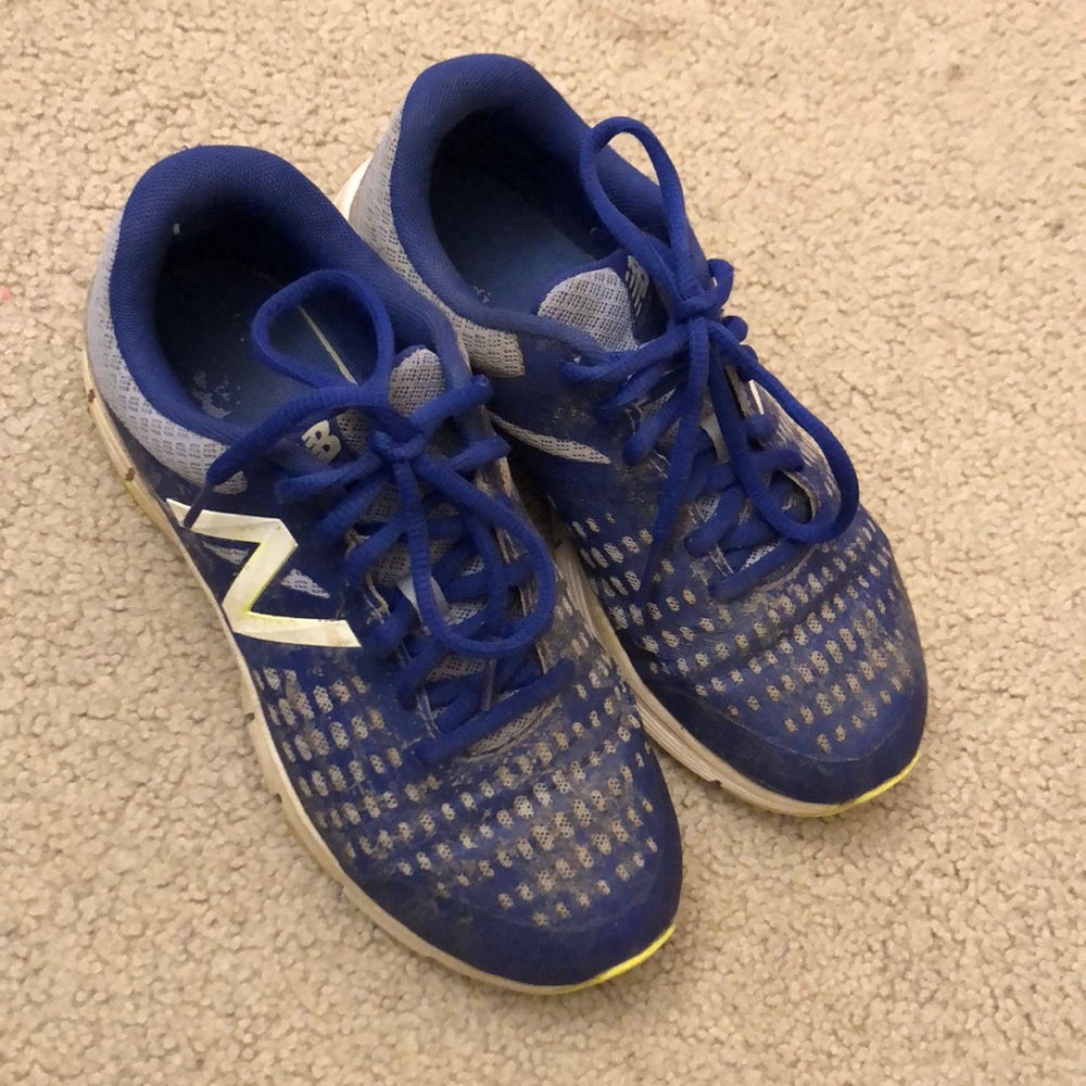 New Balance tennis shoes